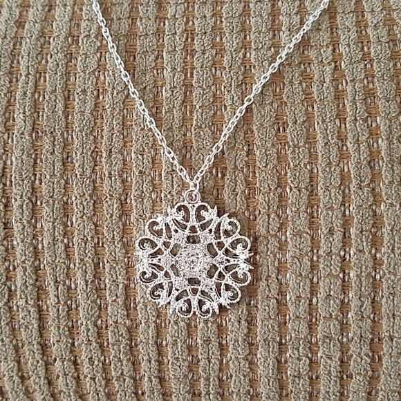 Long pendant necklace - Picture 4 of 7